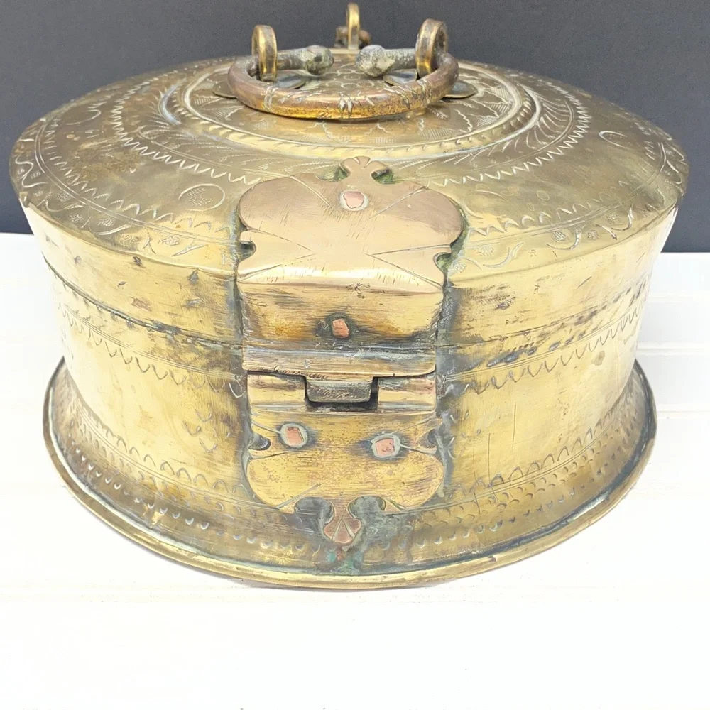 Brass Royal Jewelry Dowry Chapati Box Carving Latch